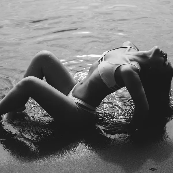 ICHOIX 2017 Seksowne Kobiety Bodycon drążą panie czerwone Kombinezony Sexy Bez Rękawów Z Golfem Kobiet Letnia sukienka Z Golfem