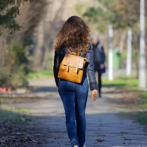 Mały Chain Designer Torebka Kobiety Messenger Torby Damskie Torebki Damskie Skórzane PU Bolsa Crossbody Torba Na Ramię z Pluszowa Piłka Zabawka