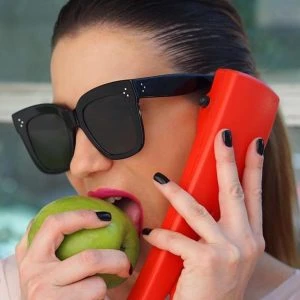 2a020f1a509532723e79df8655c22949e34822de.jpg 2018 Kim Kardashian okulary przeciwsłoneczne pani płaskie Top okulary luneta Femme kobiety luksusowej marki okulary przeciwsłoneczne damskie nit Glasse UV400