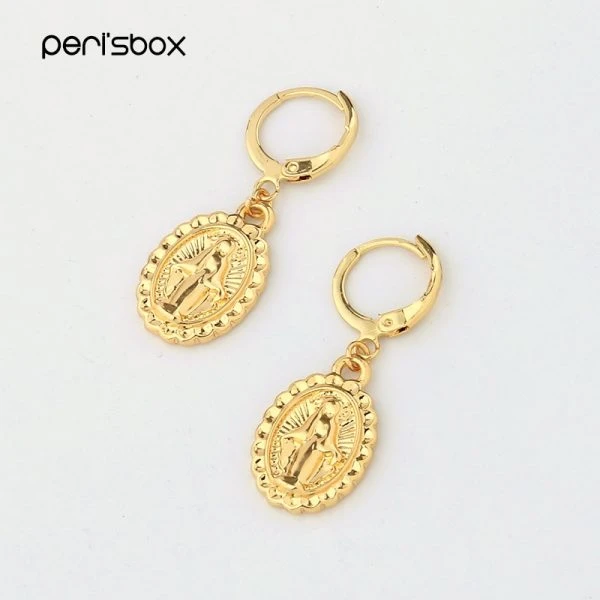 Peri'sbox Złoty Kolor Małe Dziewica Maryja Hoop Kolczyki dla Kobiet Minimalistyczny Ear Piercing Huggie Kolczyki Owalne Monety Kolczyki Tarczowe